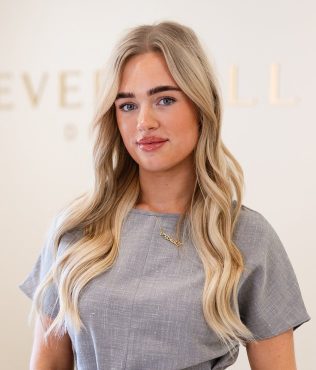 Scarlett, Receptionist at Everwell Dental